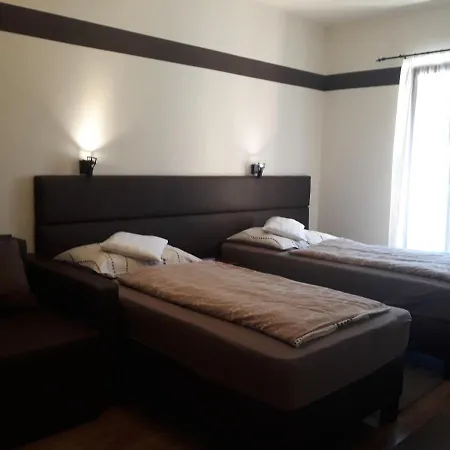 Decsi Vendeghaz Esztergom