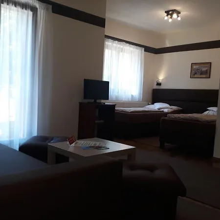 Pensjonat Decsi Vendeghaz Ostrzyhom